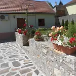 Pensjonat Retel Vitez Vendeghaz