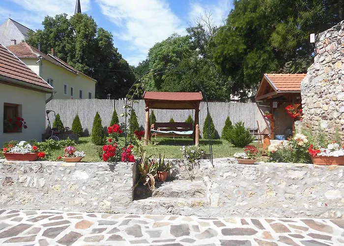 Πανσιόν Retel Vitez Vendeghaz 3*
