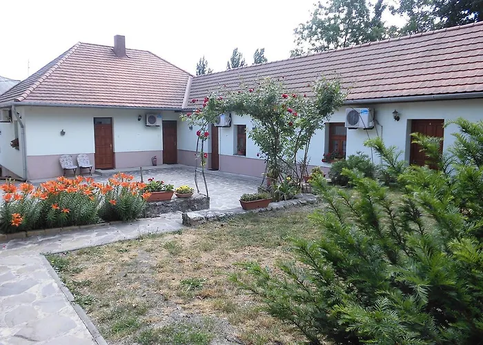 Πανσιόν Retel Vitez Vendeghaz 3*